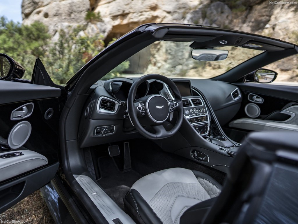 Aston Martin DBS Volante 5.2 V12